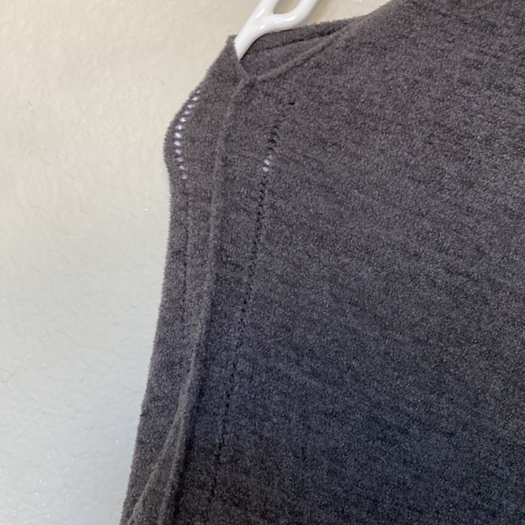 **BRAND NEW** Barefoot Dreams Poncho - Picture 4 of 4